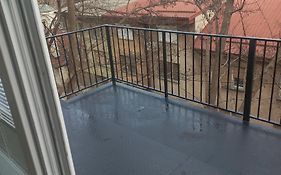 Lovely 1- Bedroom Condo Close To Downtown